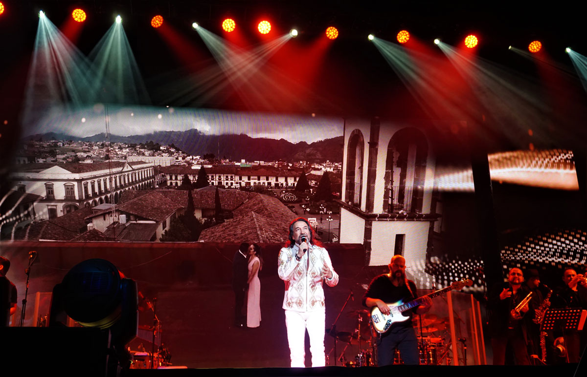 Marco Antonio Solís 9