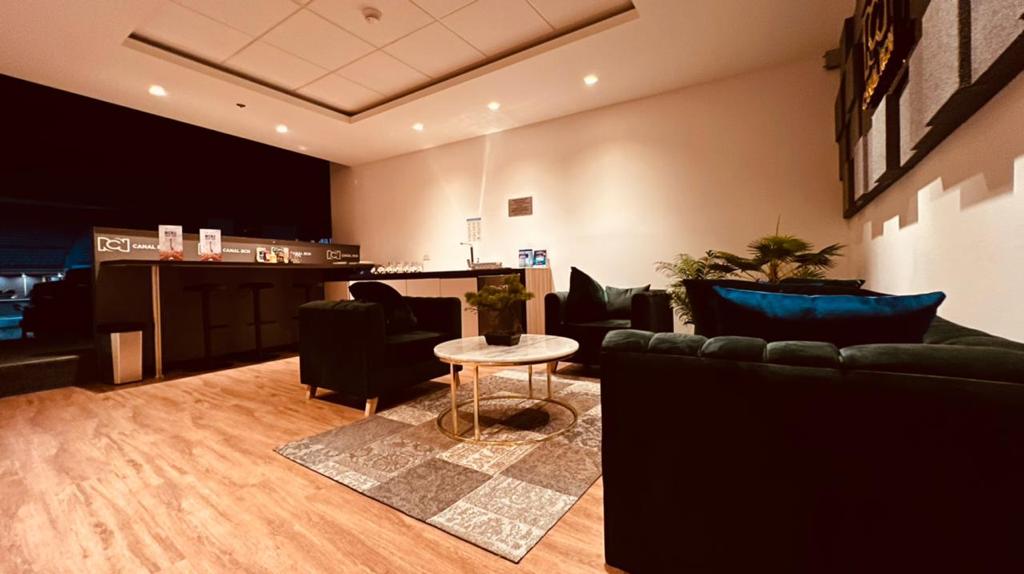 Suites 7