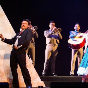 PRESENTACION A MEDIOS CHAVELA POR SIEMPRE VARGAS 11