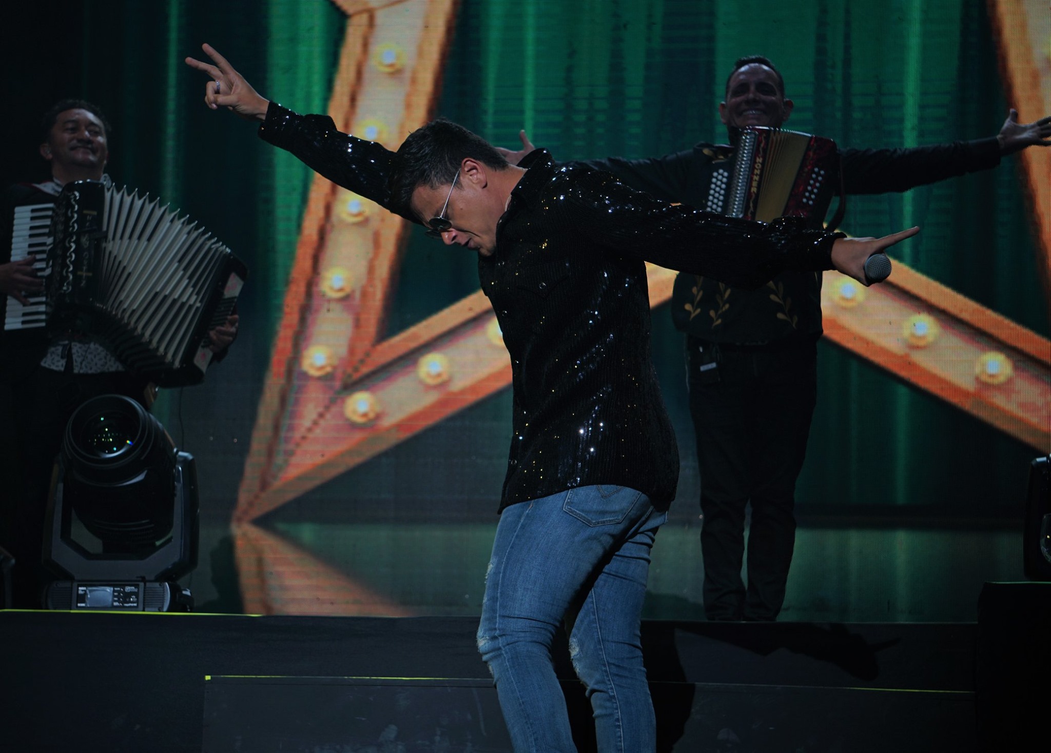 SILVESTRE DANGOND – ENTRE GRANDES TOUR