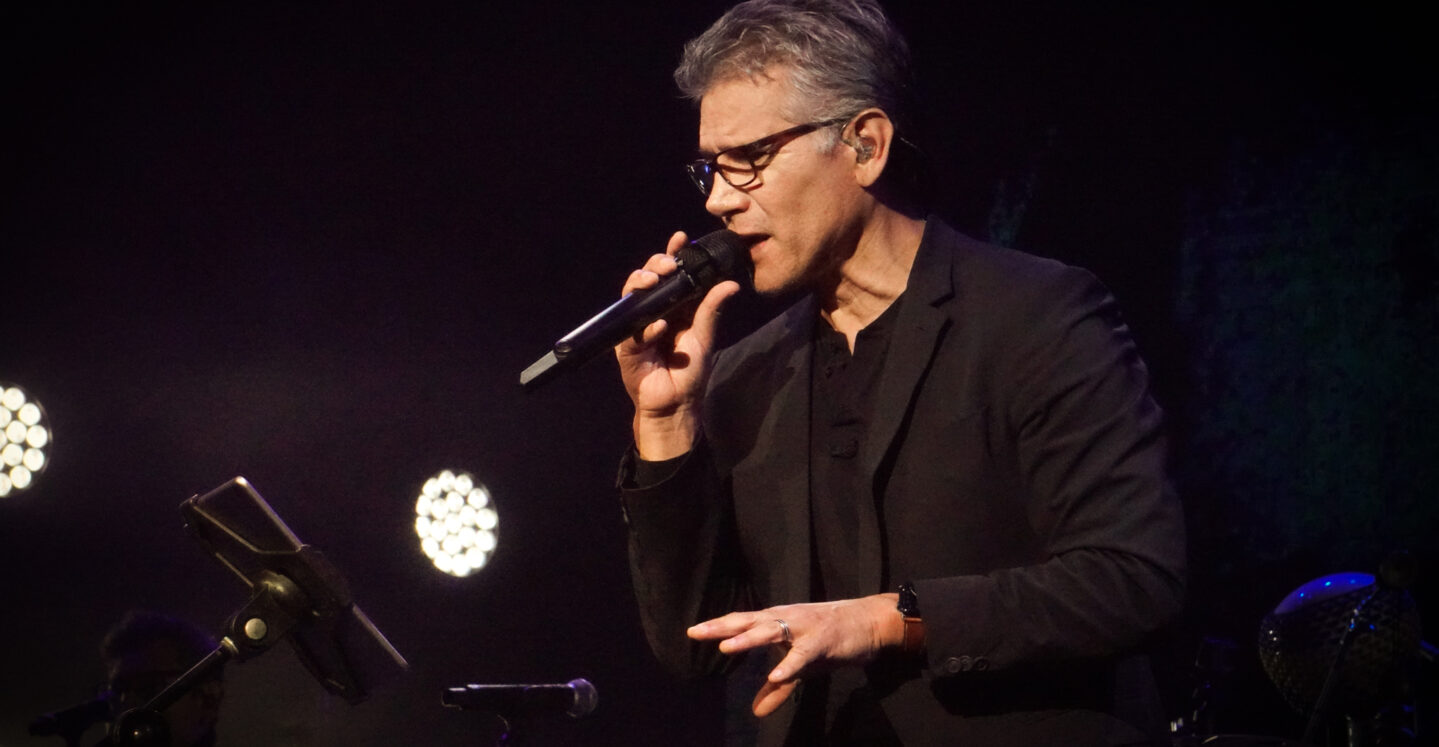 Jesús Adrián Romero 3