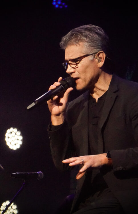 Jesús Adrián Romero 3