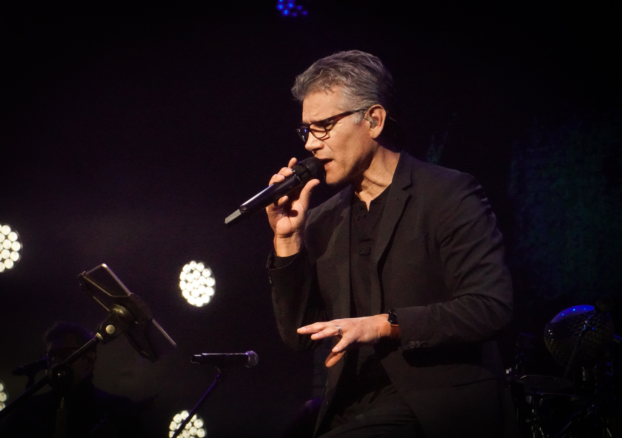 Jesús Adrián Romero 3