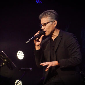 Jesús Adrián Romero 3