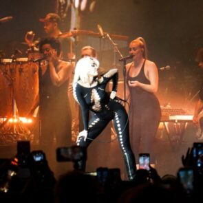 Miley Cyrus 7