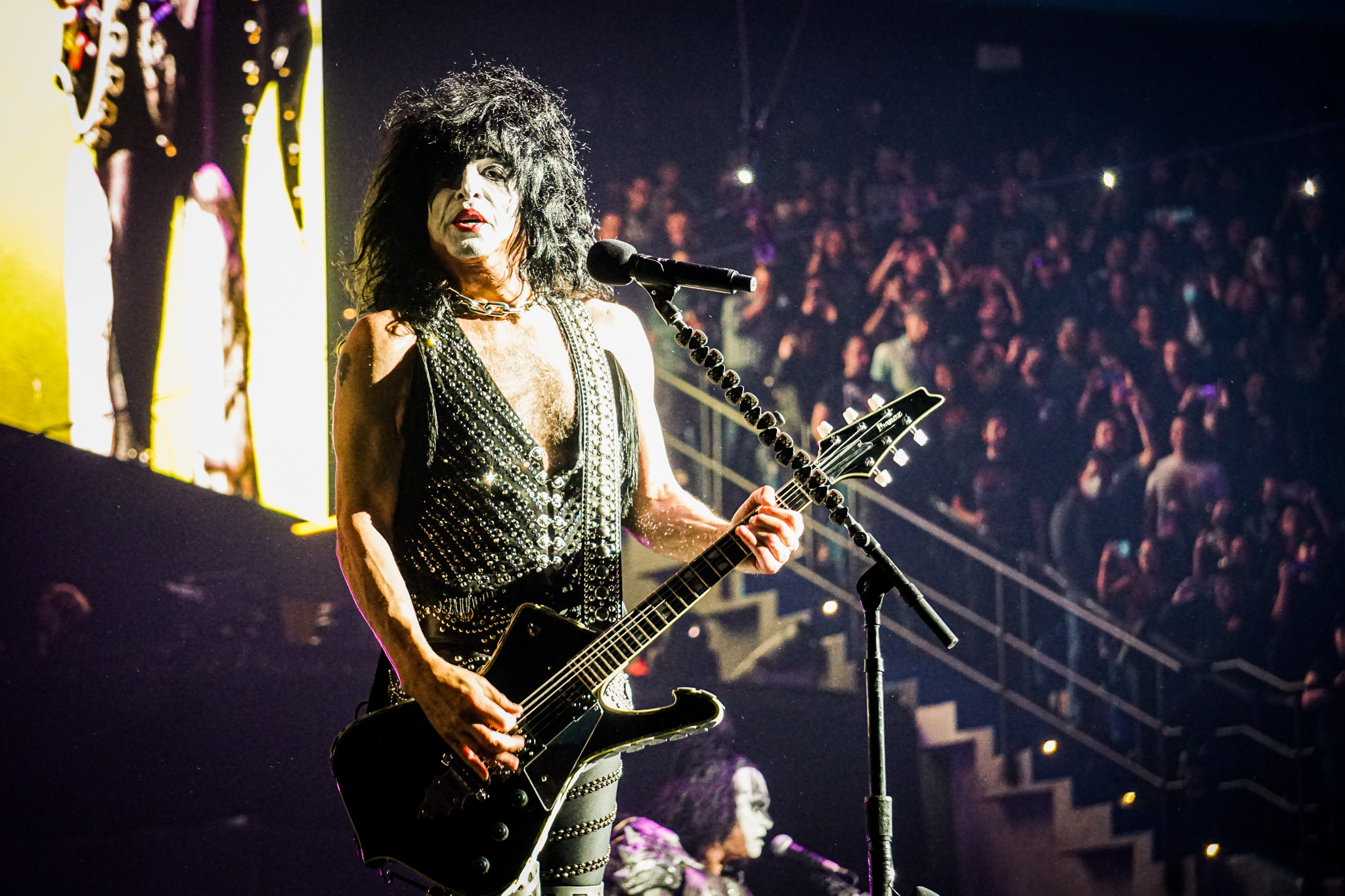 KISS 1