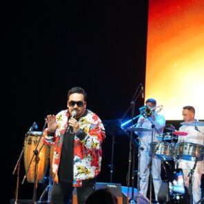 MÁS SALSA 25