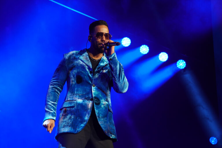 ROMEO SANTOS 15