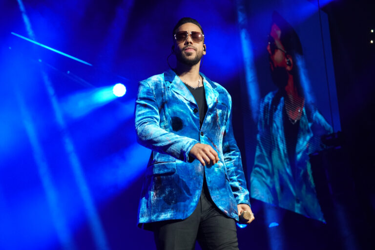 ROMEO SANTOS 16