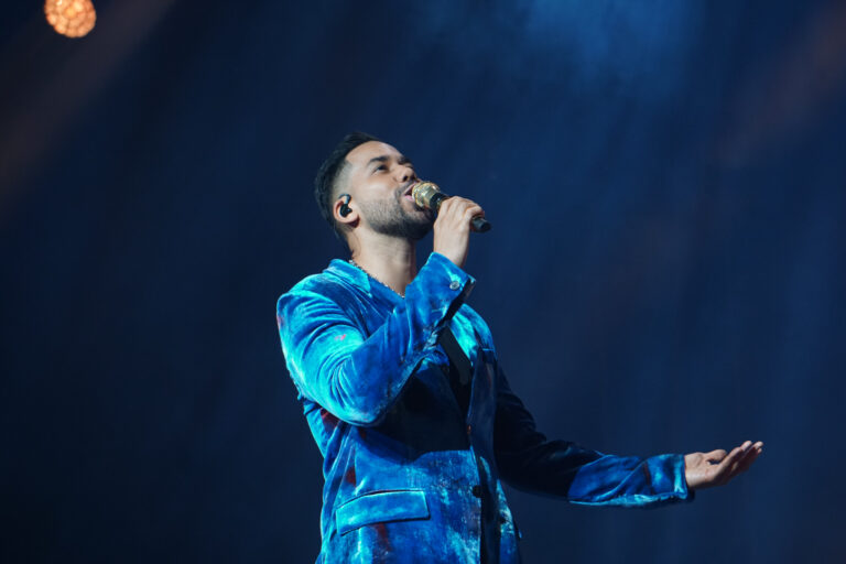 ROMEO SANTOS 22
