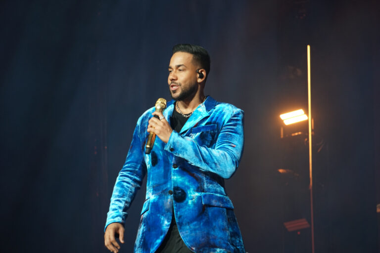 ROMEO SANTOS 28