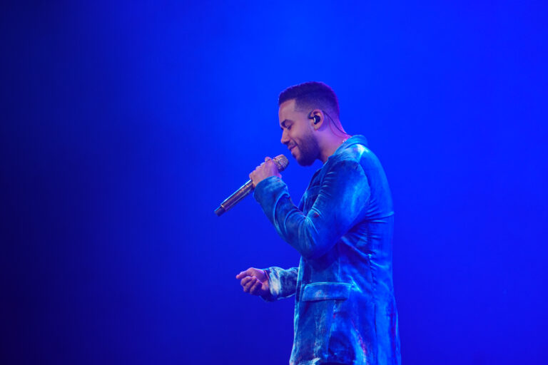 ROMEO SANTOS 29