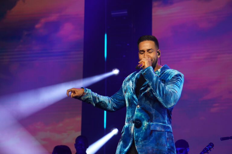 ROMEO SANTOS 30