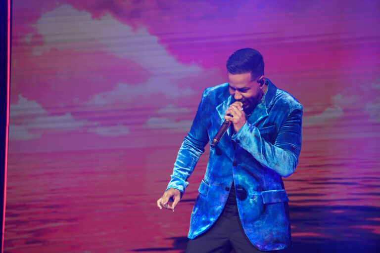ROMEO SANTOS 34