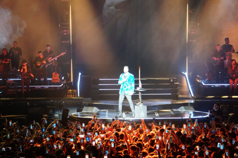ROMEO SANTOS 37