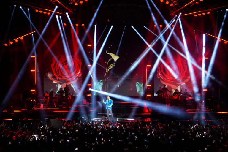ROMEO SANTOS 43