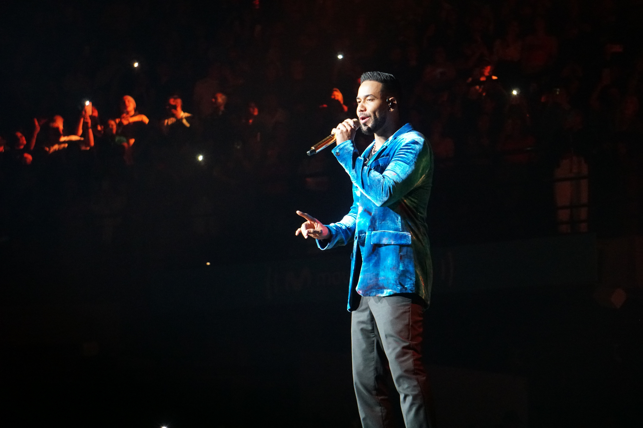 ROMEO SANTOS 46