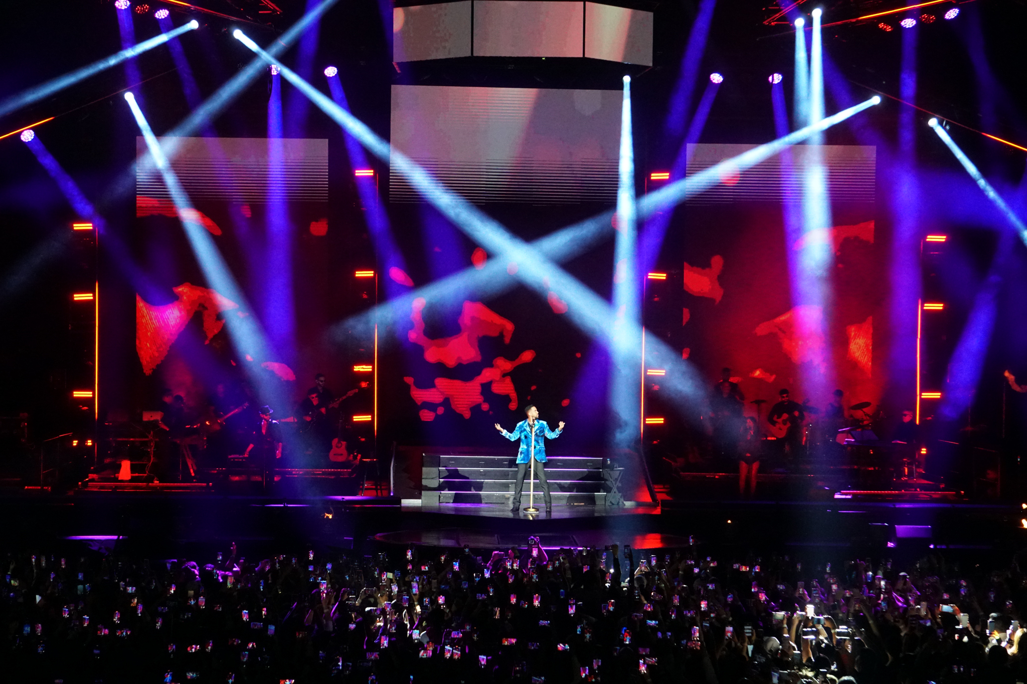 ROMEO SANTOS 49