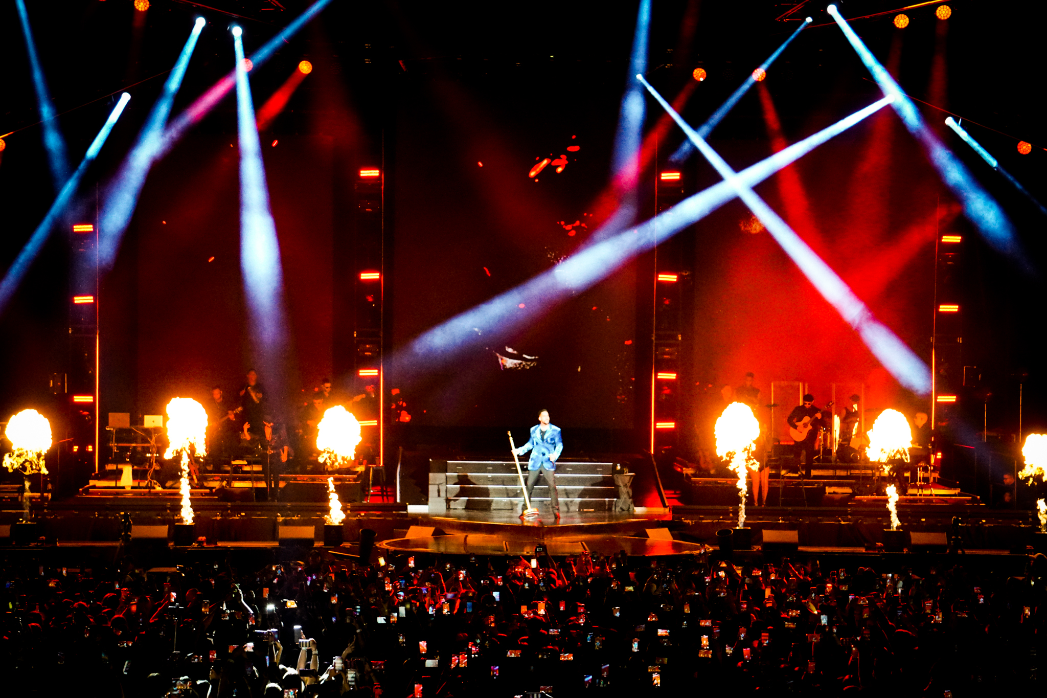 ROMEO SANTOS 51