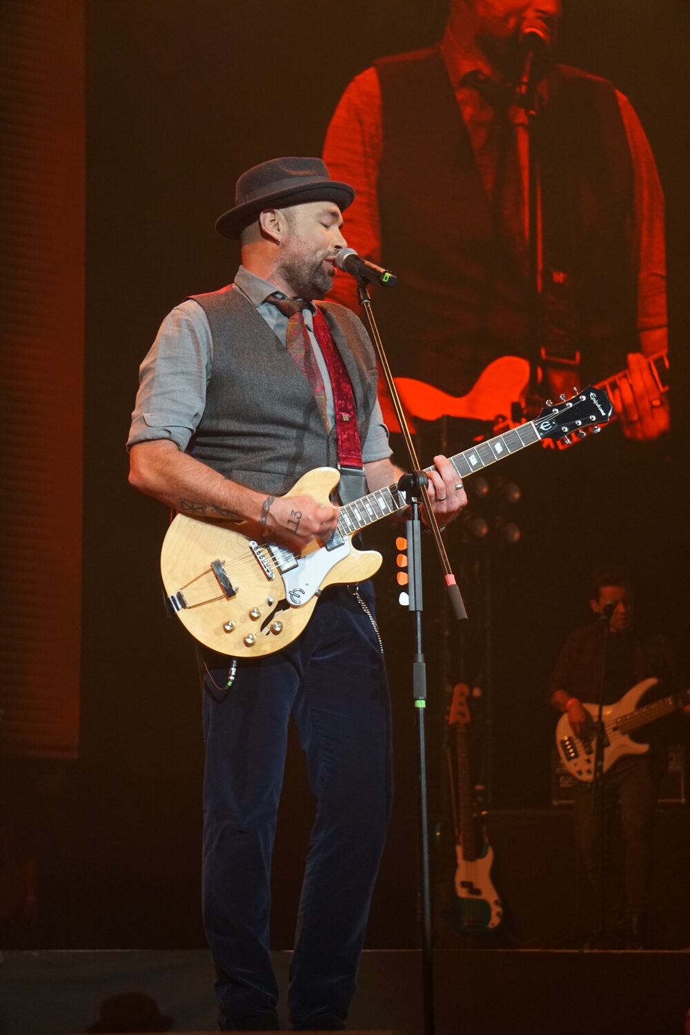 SANTIAGO CRUZ 23