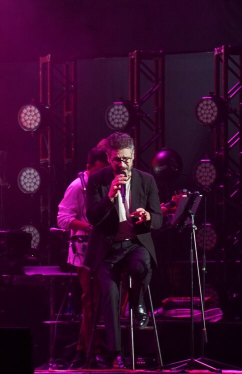 JESÚS ADRIAN ROMERO 6