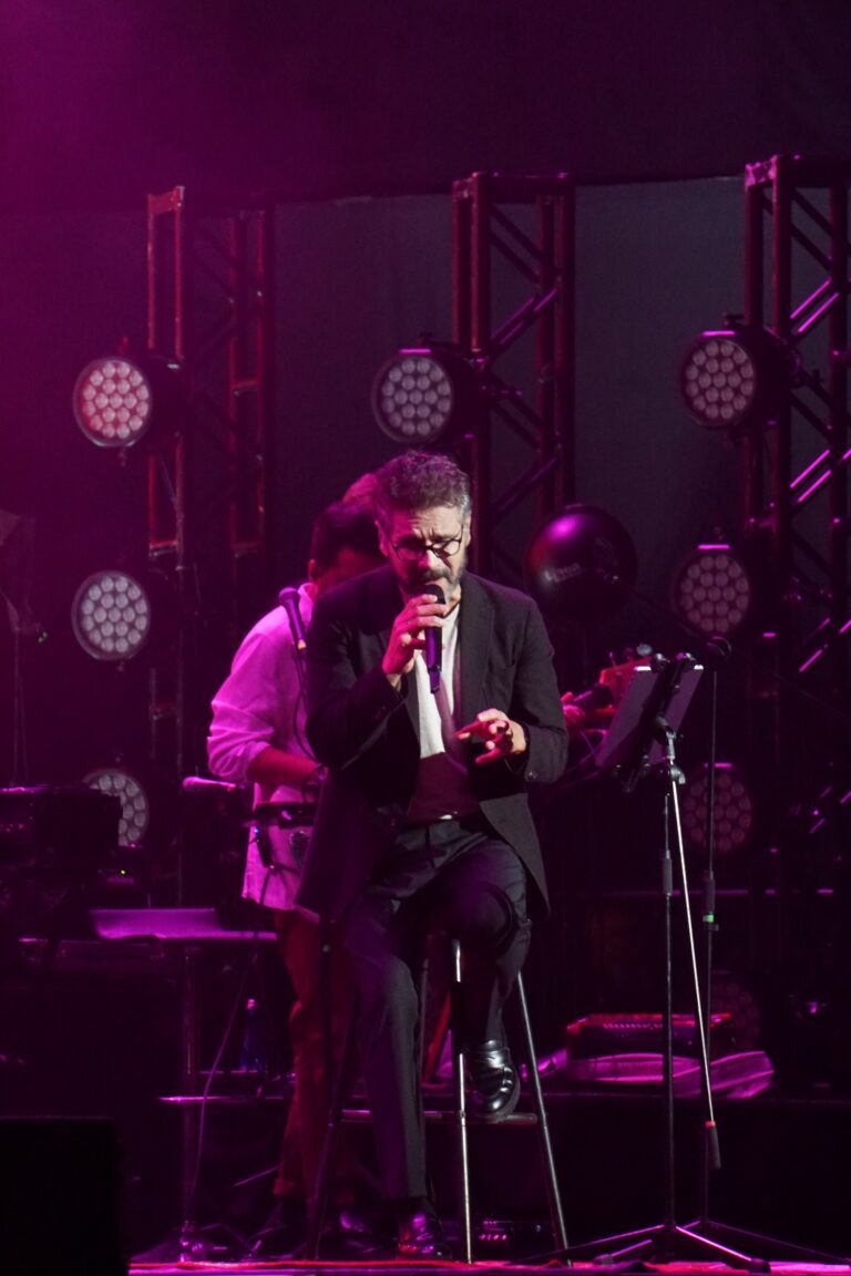 JESÚS ADRIAN ROMERO 6