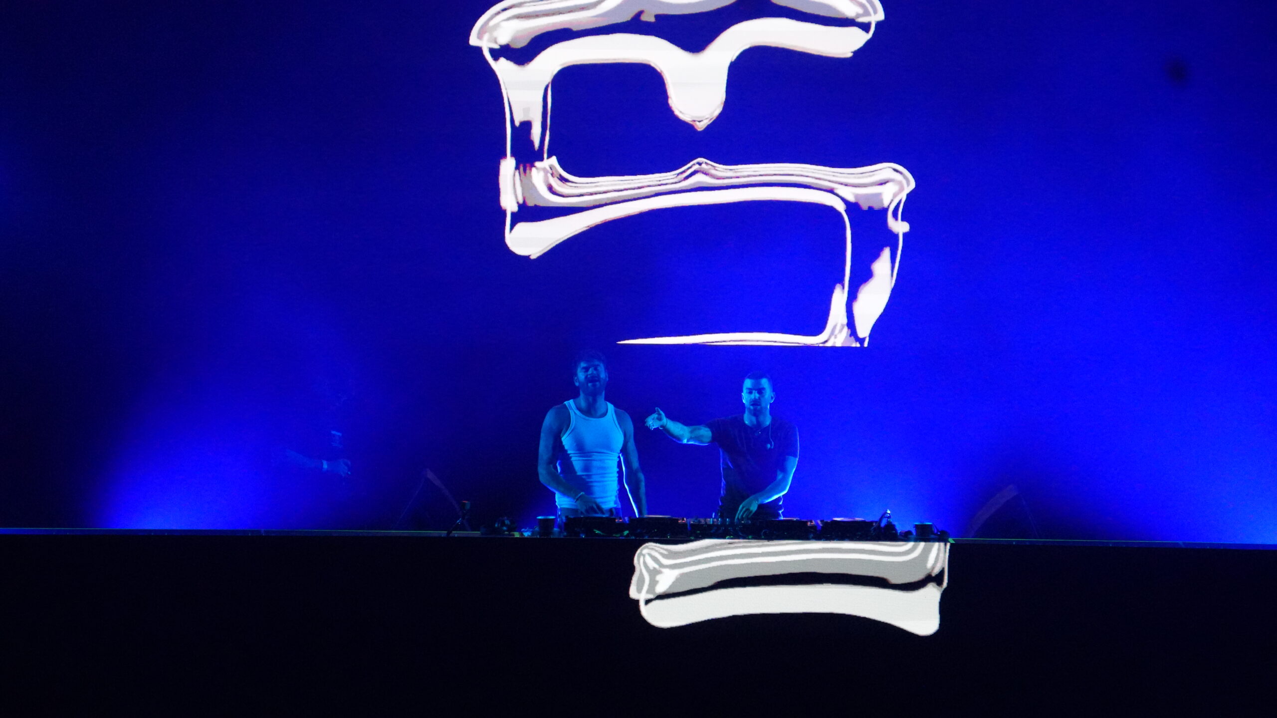 CHAINSMOKERS 1