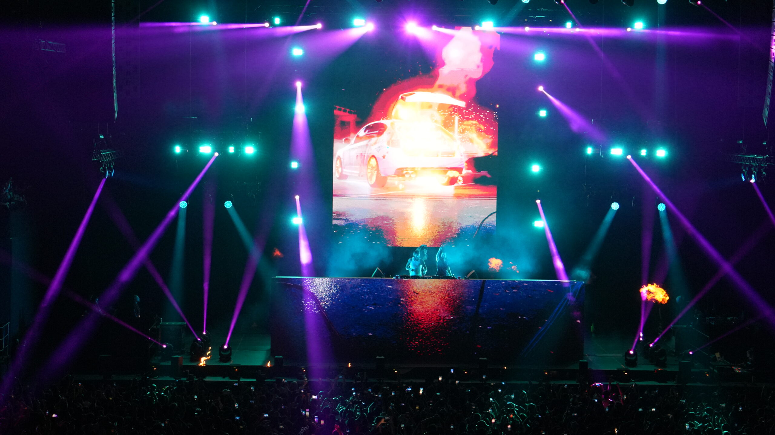 CHAINSMOKERS 4