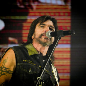 JUANES 43