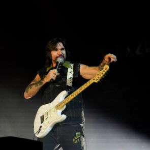 JUANES 44