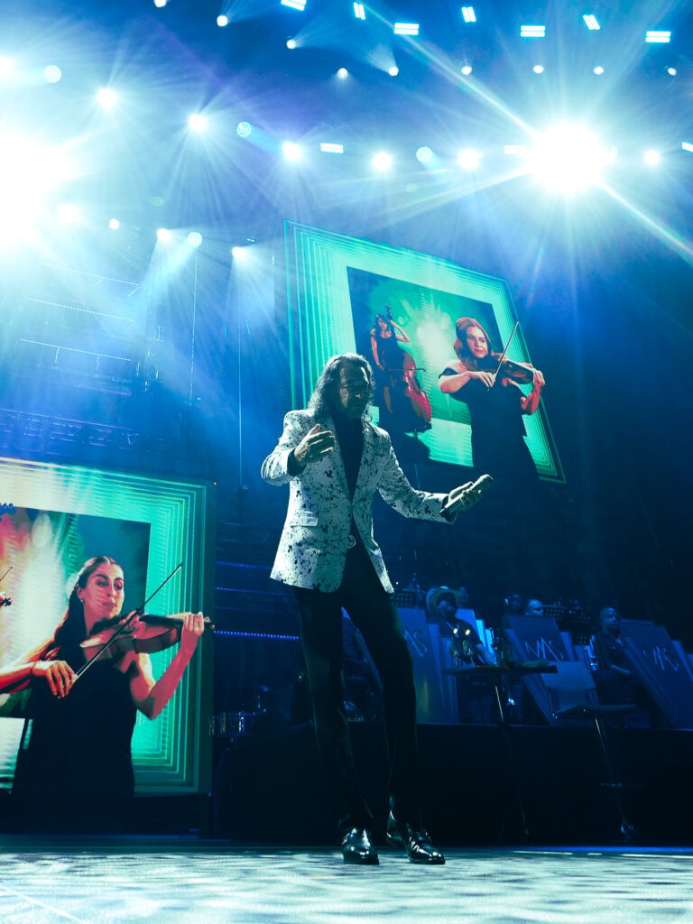 MARCO ANTONIO SOLÍS 53
