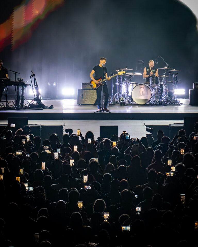 BRYAN ADAMS 4